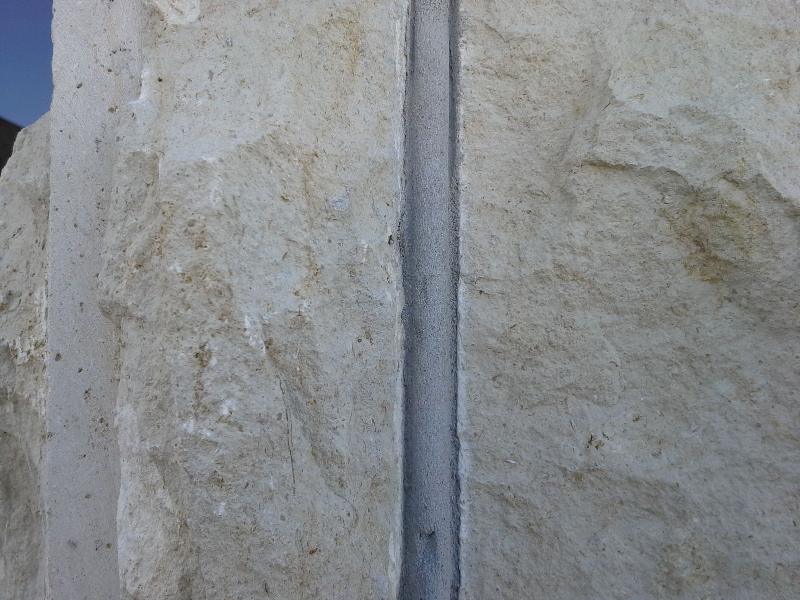 Split-face stone wall showing rugged natural faces